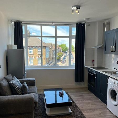 فينتشلي Modern Apartment In London المظهر الخارجي الصورة