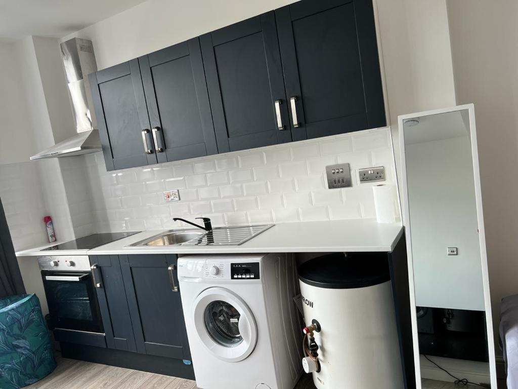 فينتشلي Modern Apartment In London المظهر الخارجي الصورة