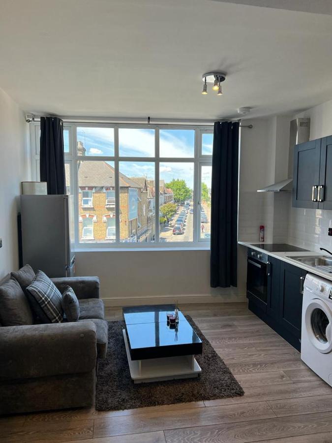 فينتشلي Modern Apartment In London المظهر الخارجي الصورة